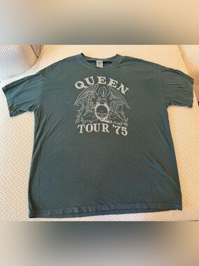 American Eagle AE Queen Band Tee